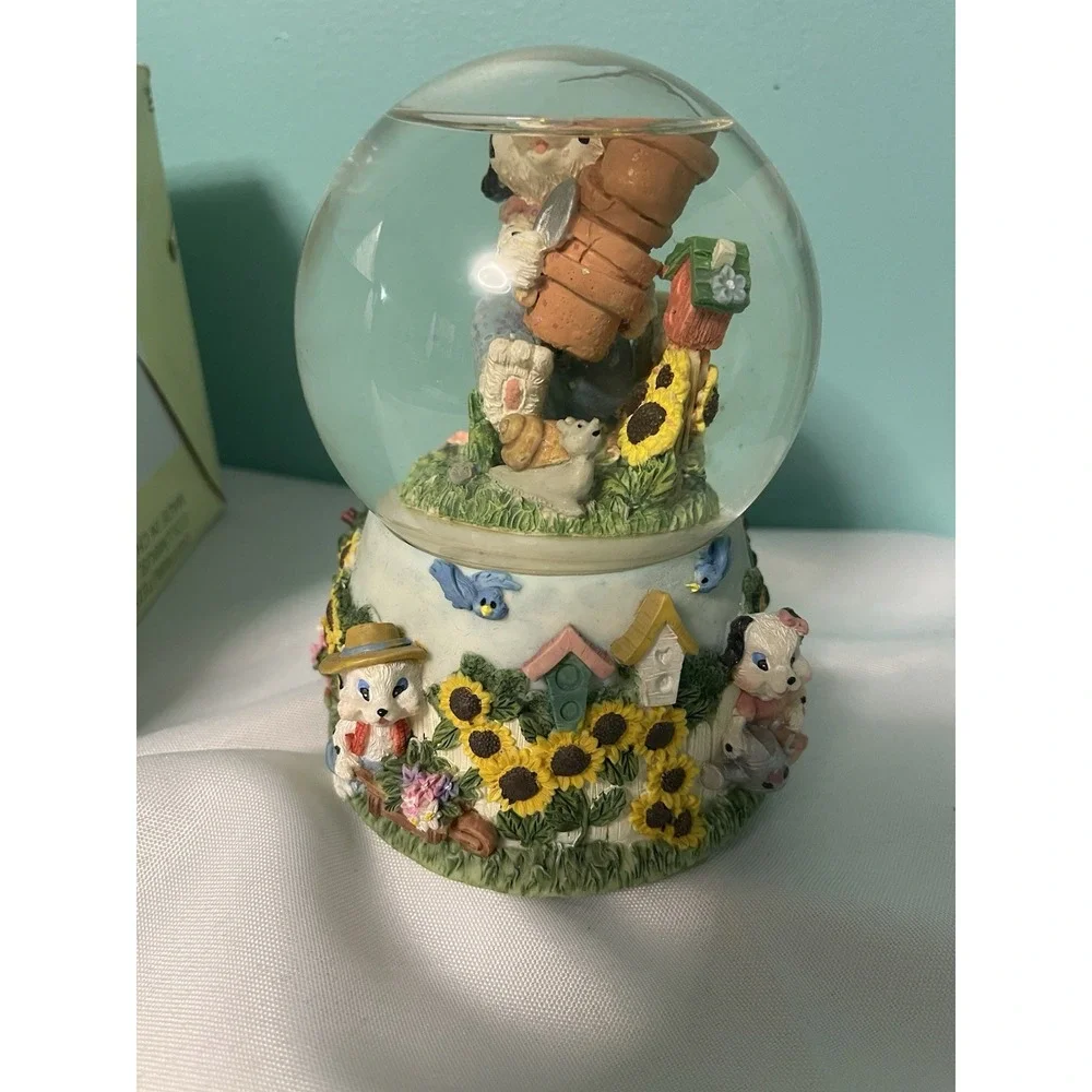Puppy Musical Snow‎ Globe plays Musical And Spins 